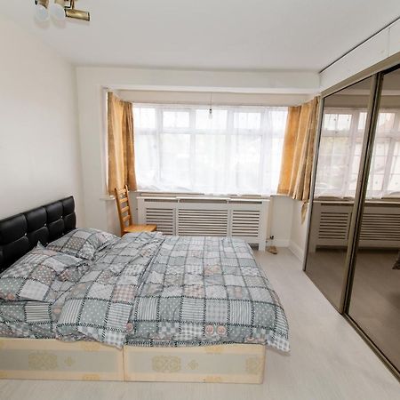Oak Avenue Home Кройдон Экстерьер фото